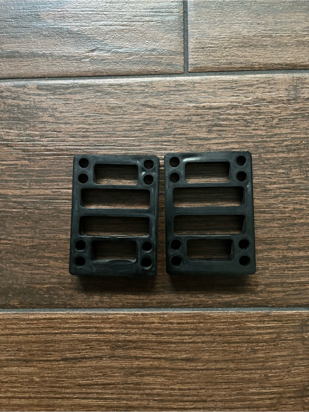 Skateboarding riser pads